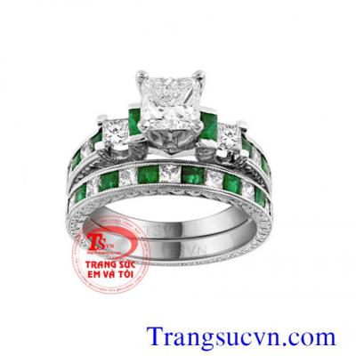 Nhẫn cưới gắn đá emeral thiên nhiên
