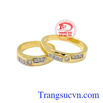 Nhẫn cưới hạnh phúc mãi mãi là sự gắn kết giữa hai con người với nhau, mang đến hạnh phúc bền chặt mãi mãi