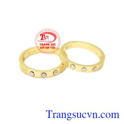 Nhẫn cưới vàng Cartier hiện đang được nhiều người ưu chuộng.