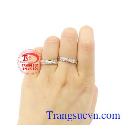 Nhẫn cưới vàng trắng tinh tế vàng 10k giao hàng trên toàn quốc.