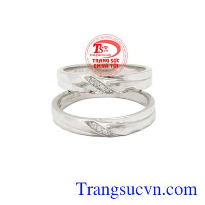 Nhẫn cưới vàng trắng tinh tế hợp thời trang.