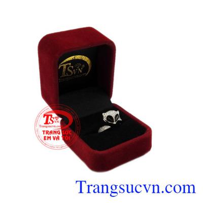 Sản phẩm thích hợp làm quà tặng cho người phụ nữ mà bạn yêu thương. Nhẫn hồ ly khéo léo.