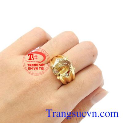 Thạch anh tóc mang đến sự may mắn và thịnh vượng. Nhẫn nam thạch anh tóc mạnh mẽ