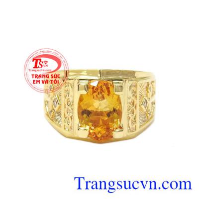 Nhẫn nam thạch anh vàng hoài bão được kết hợp giữa vàng tây 14k và thạch anh vàng thiên nhiên. 