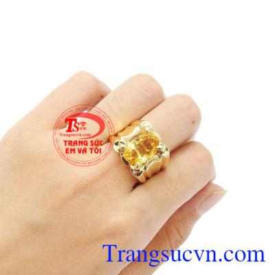 Thạch anh vàng màn đến sự may mắn và thịnh vượng cho người dùng. Nhẫn nam thạch anh vàng lãng tử