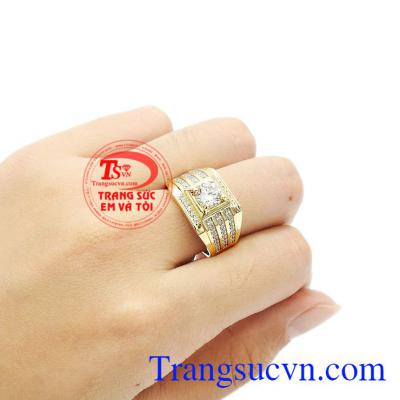 Thiết kế sang trọng, lịch lãm giúp cho người dùng thể hiện sự nam tính. Nhẫn nam thành đạt