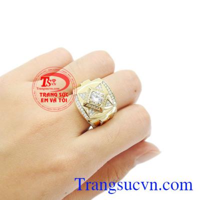 Với thiết kế độc đáo, cá tính và sang trọng thể hiện vẻ nam tính của phái mạnh. Nhẫn nam thời trang phong cách