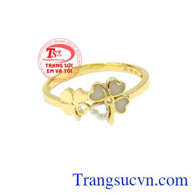 Nhẫn nữ cỏ bốn lá yêu thương chế tác từ vàng tây 10k sáng bóng, bền đẹp. 