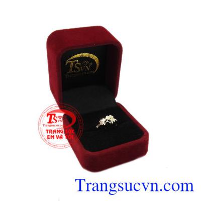 hẫn nữ cỏ bốn lá yêu thương bảo hành uy tín, giao hàng toàn quốc. 