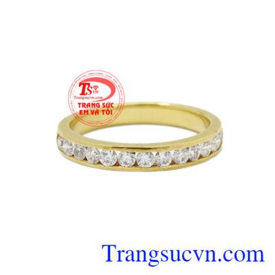 Nhẫn nữ vàng độc đáo được thiết kế từ vàng 18k chất lượng, độc đáo.