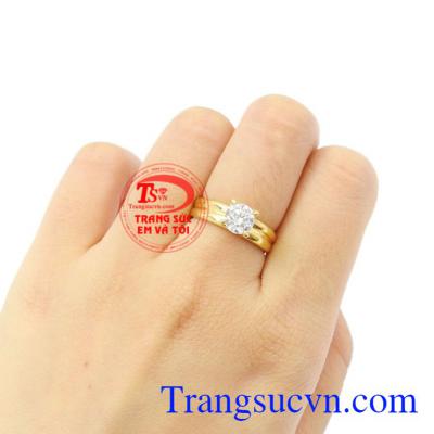 Nhẫn nữ vàng lấp lánh bảo hành 12 tháng.