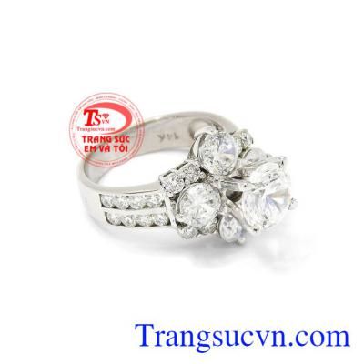 Nhẫn nữ vàng trắng kim cương đẹp là món quà trị giá dành cho người thương, người thân.