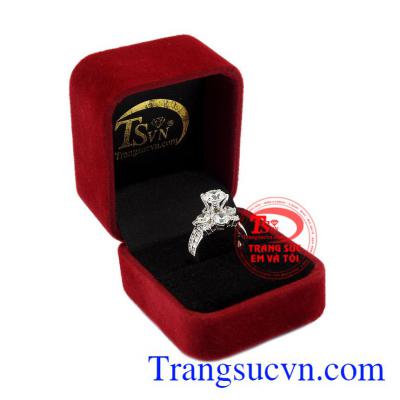Nhẫn nữ vàng trắng kim cương đẹp