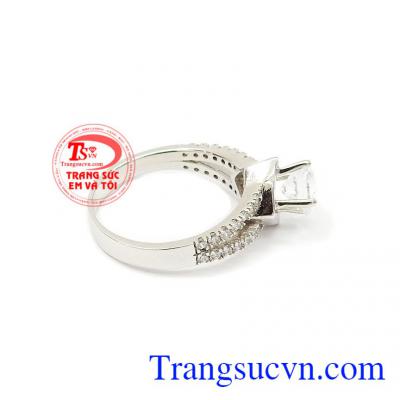 Nhẫn nữ vàng trắng may mắn
