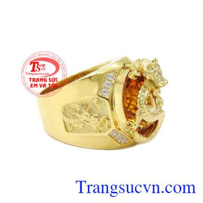 Sản phẩm được kết hợp vàng 18k và đá thạch anh vàng thiên nhiên. Nhẫn rồng thạch anh vàng đẳng cấp