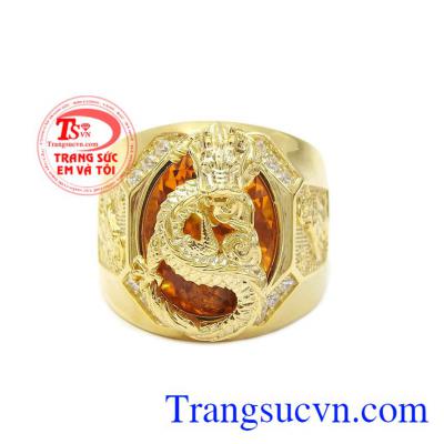 Nhẫn rồng thạch anh vàng đẳng cấp được thiết kế mang phong cách độc đáo, sang trọng và đầy cá tính.