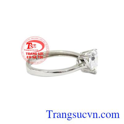 Kết hợp với đá cz hình trái tim giúp sản phẩm thêm nữ tính. Nhẫn trái tim yêu thương