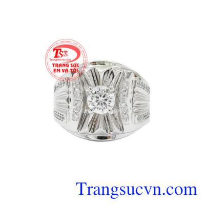 Nhẫn vàng trắng phái mạnh có thể kết hợp với nhiều kiểu quần áo. 
