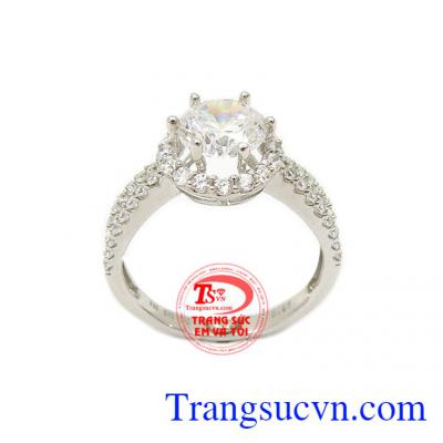 Nhẫn vàng trắng quý phái được sản xuất theo công nghệ từ Hàn Quốc với thiết kế đẹp và thanh lịch