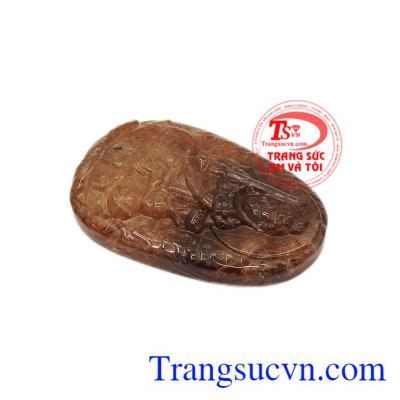 Sản phẩm chạm khắc tinh tế, hợp phong thủy mang đến sự may mắn, thịnh vượng và giàu có cho người dùng. Phật bản mệnh tuổi dậu thạch anh tóc