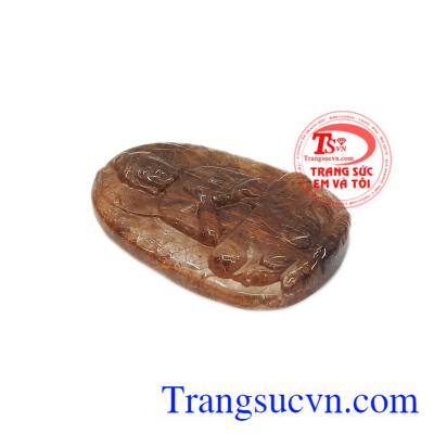 Phật bản mệnh tuổi mùi-thân thạch anh tóc được chạm khắc theo hình phật như lai đại nhật.