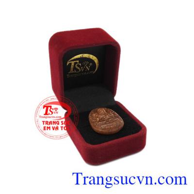 Sản phẩm có thể kết hợp với dây dù hoặc bọc vàng, bạc để làm mặt dây đeo. Phật bản mệnh tuổi ngọ thạch anh tóc