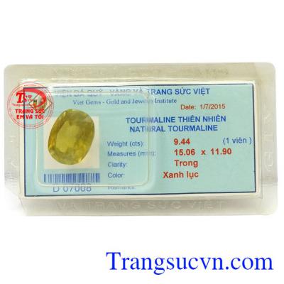 Tourmaline vàng lục là viên đá của may mắn, bình an và hạnh phúc, Tourmaline vàng lục làm cho trí tâm an tịnh và luôn được bình an trong tâm hồn là nguồn sức mạnh vô biên để thành công của doanh nhân