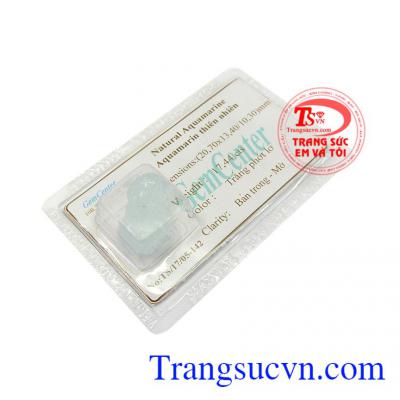 Người mệnh Thủy đeo đá aquamarine để được tương hợp, và người mệnh Mộc đeo để được tương sinh