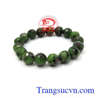 Theo nhiều tài liệu, Zoisite có khả năng phục hồi và hồi sức cho bất kỳ bệnh tật nào, đồng thời nó còn giảm tình trạng căng thẳng và mệt mỏi