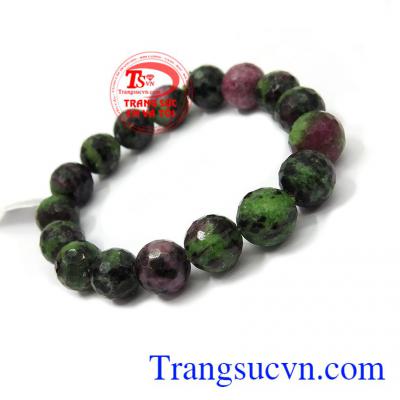 Anyolite-Zoisite là hòn đá phục hồi, hỗ trợ trong việc hồi sức và phục hồi sau bất kỳ bệnh tật hoặc căng thẳng nặng nề, kích thích khả năng sinh sản