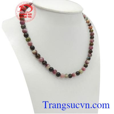 Vòng tourmaline đeo cổ phù hợp nhiều lúa tuổi và phong cách thời trang khác nhau