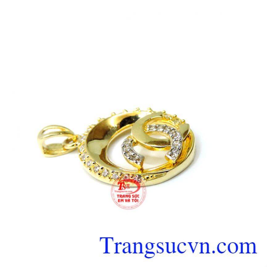 Mặt dây chuyền nữ vàng quý phái dễ kết hợp cùng nhiều kiểu dây chuyền vàng Mặt dây chuyền vàng đẹp