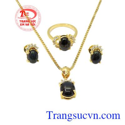 Bộ dây Sapphire sành điệu được thiết kế độc đáo, thời trang giúp các chị em luôn tự tin và tỏa sáng.