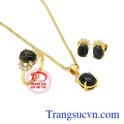 Bộ dây Sapphire sành điệu có giấy kiểm định đá quý đảm bảo.