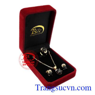 Bộ dây Sapphire sành điệu hiện đại.