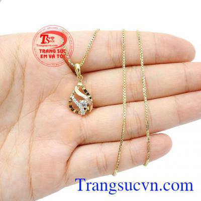 Trang sức Em và Tôi chuyên cung cấp các sản phẩm đảm bảo chất lượng, bảo hành 12 tháng, giao hàng toàn quốc,Bộ dây vàng nữ dịu dàng