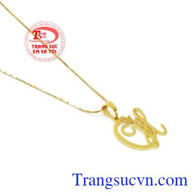 Bộ mặt dây chuyền chữ CH xinh xắn.