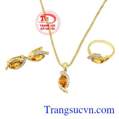 Bộ trang sức Citrine ấn tượng có thể kết hợp với nhiều kiểu quần áo, hiện đại.