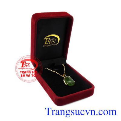 Sản phẩm hợp phong thủy sẽ mang lại sự bình an, may mắn và thành công cho người dùng. Bộ trang sức nepherite thiên nhiên sang trọng