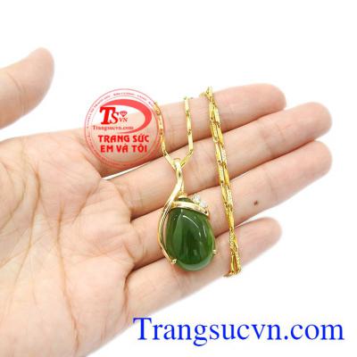 Bộ trang sức tinh tế và quý phái giúp tôn vinh nét đẹp của phụ nữ. Bộ trang sức nepherite thiên nhiên sang trọng