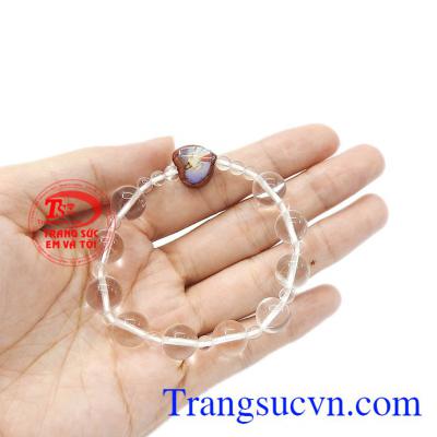 Khi sử dụng chuỗi tay, bạn có thể cầu nguyện dù ở đâu. Chuỗi tay mân côi thạch anh trắng.