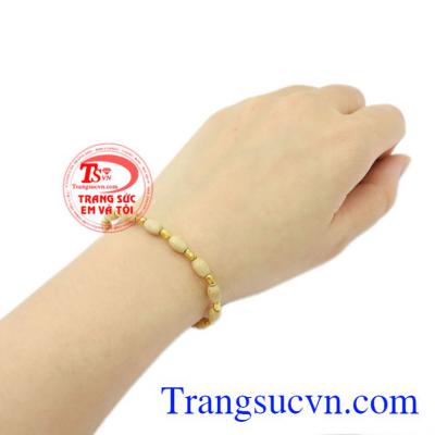 Chuỗi tay vàng dâu cho bé là món quà ý nghĩa cho bé vào những dịp đầy tháng, sinh nhật.