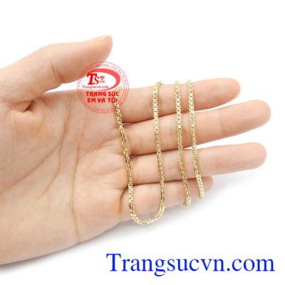 Dây chuyền nam vàng tây phong độ là lựa chọn tuyệt vời cho người yêu thích sự đơn giản, tinh tế và thời trang