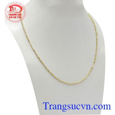 Dây chuyền nữ vàng tây phong cách với thiết kế độc đáo kết hợp giữa vàng trắng và vàng màu mang lại nét cá tính, thời trang và phong cách cho phái đẹp
