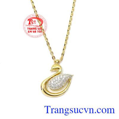 Sản phẩm dễ dàng kết hợp cùng nhiều trang phục. Dây chuyền nữ vàng thiên nga