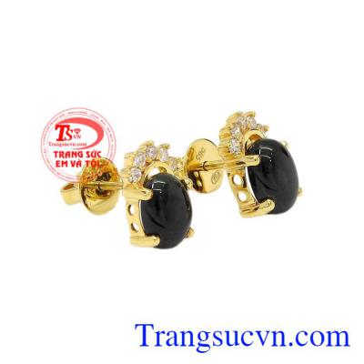 Hoa tai nữ Sapphire làm cho người đeo trở nên quý phái quyến rũ trong mắt mọi người.