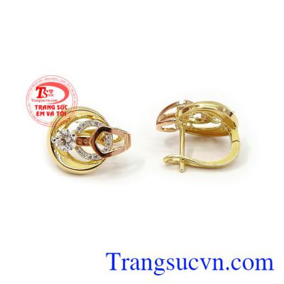 Hoa tai nữ vàng đẳng cấp thời trang đường nét chế tác tinh xảo, sắc nét là món quà tuyệt vời cho người yêu thương những dịp ý nghĩa