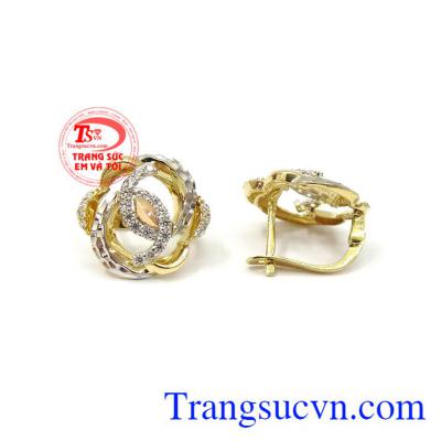 Hoa tai nữ vàng xinh xắn 18k với thiết kế tinh xảo, sắc nét phù hợp nhiều lứa tuổi và phong cách thời trang khác nhau