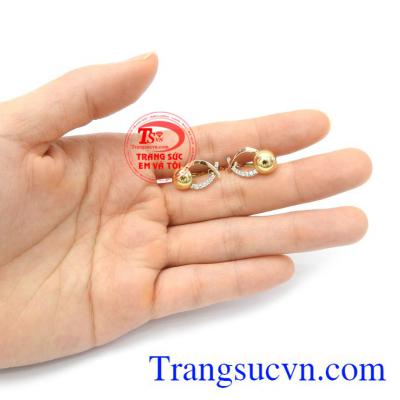 Hoa tai vàng thanh lịch 18k là dòng sản phẩm được phái đẹp đặc biệt ưa chuộng