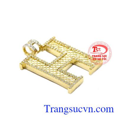 Mặt dây chữ H thời trang được sản xuất theo công nghệ Hàn Quốc đem đến cho người dụng một sản phẩm ấn tượng và độc đáo. 